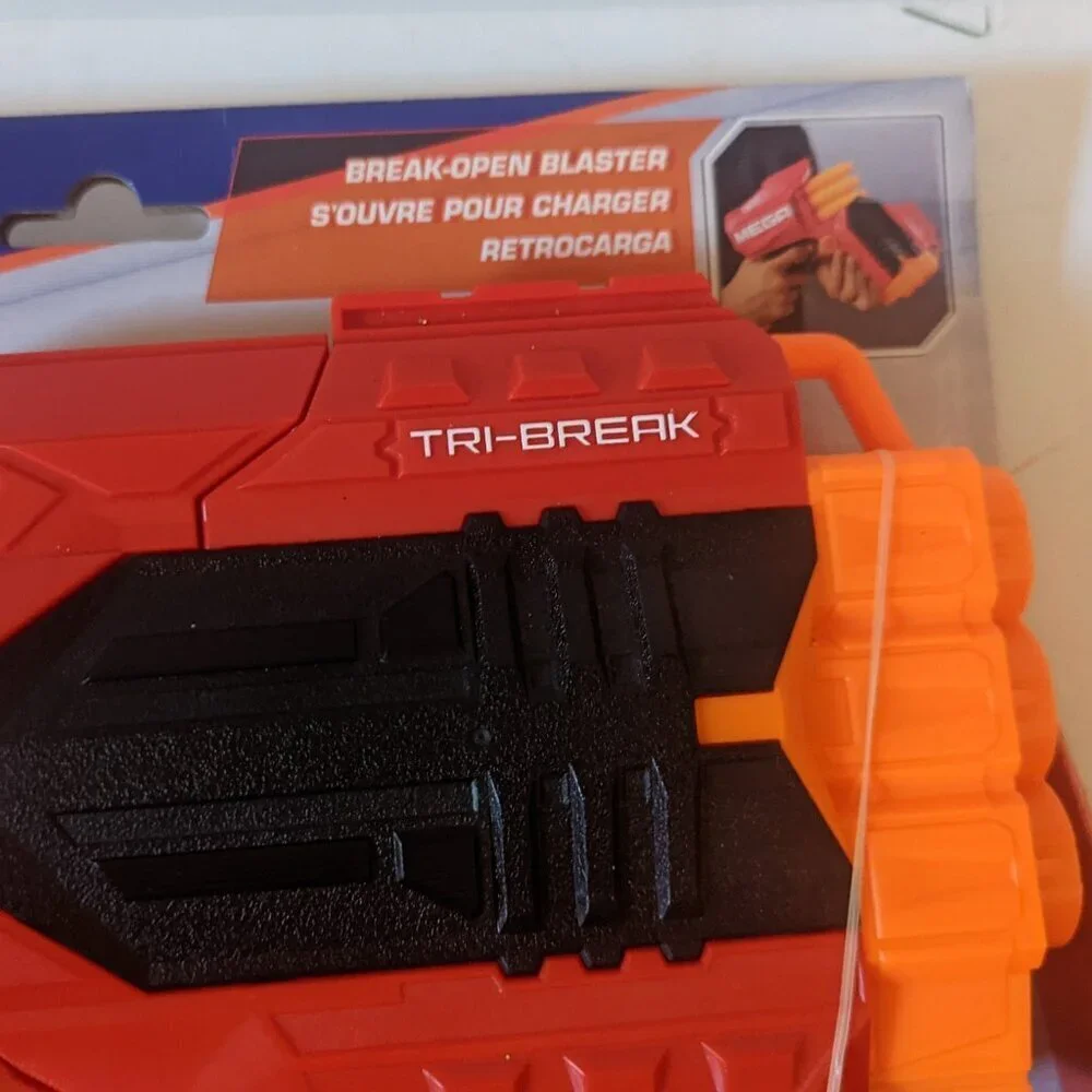 NWT NERF Tri-Break Mega Blaster Gun + 3 Foam Darts Hasbro New on Package Age 8+